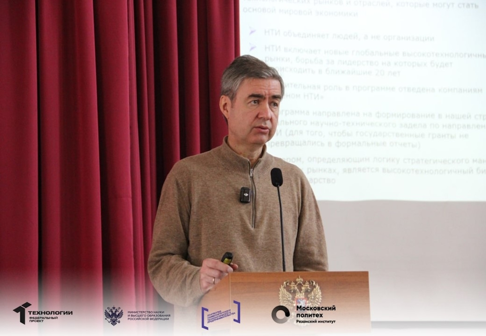 Жас жалаңаш әйелдің жақыннан түсірілген суреті Әдемі топтық секс