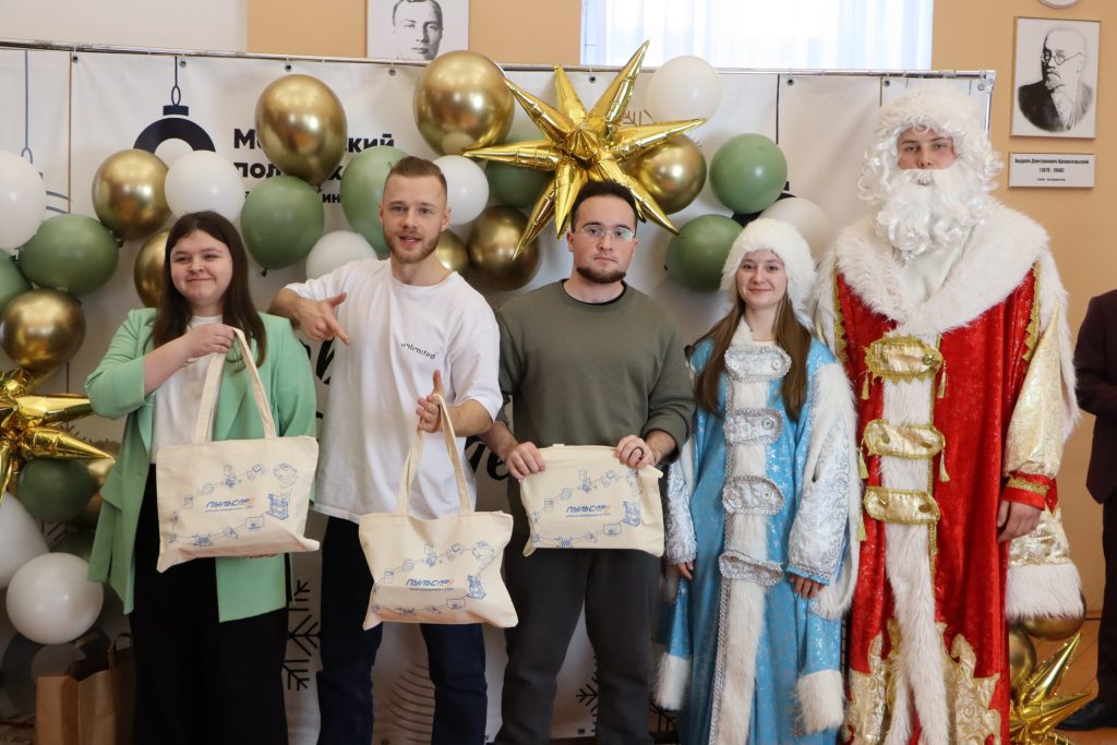 Новогодняя елка от работодателей